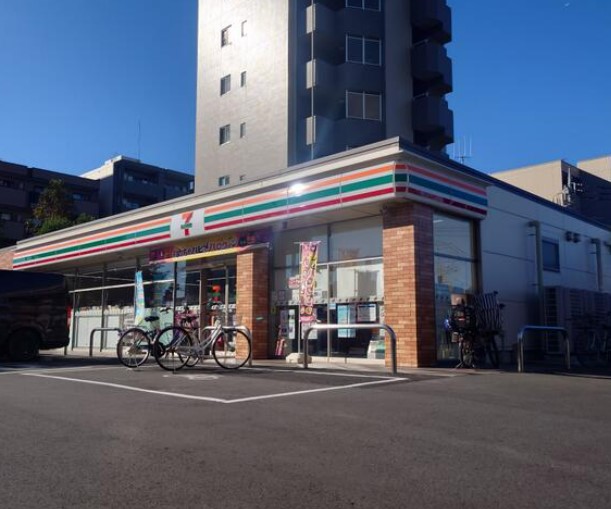 コンビニ　セブンイレブン 八千代ゆりのき台4丁目店（コンビニ）まで372m