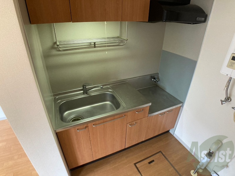 キッチン　キッチンです。ご自身でコンロを設置していただけます。