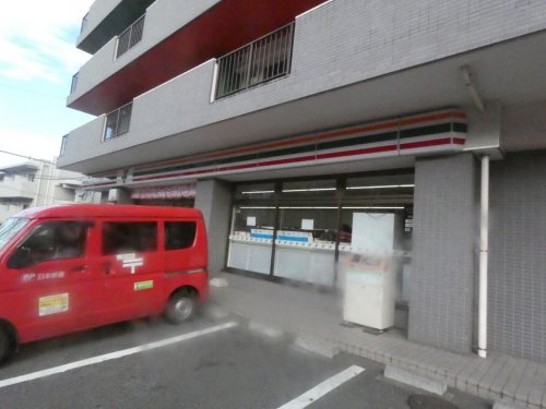 コンビニ　セブンイレブン（コンビニ）まで863m