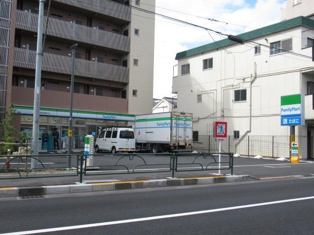 コンビニ　ファミリーマート（コンビニ）まで215m