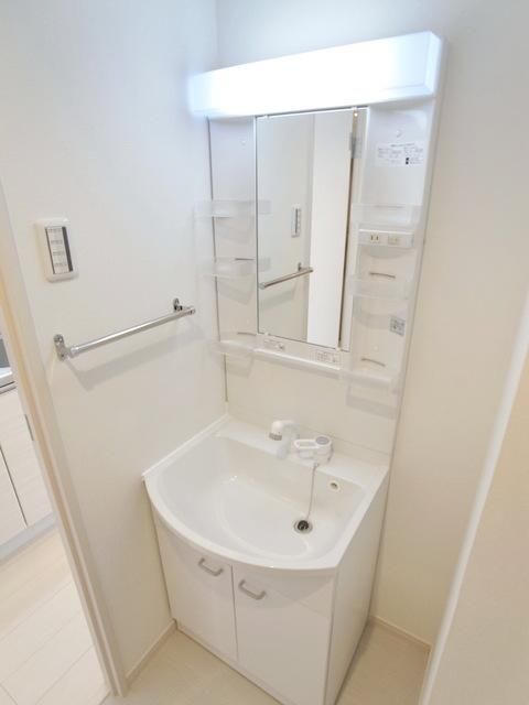 洗面設備　忙しい朝の味方の独立洗面台