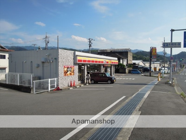 コンビニ　デイリーヤマザキ（コンビニ）まで761m