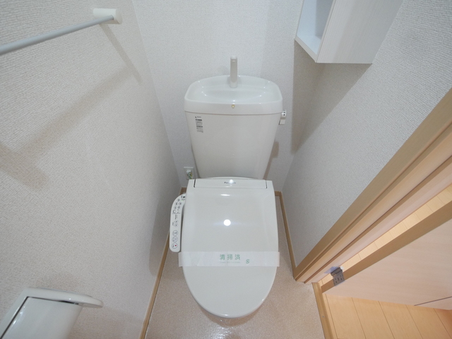 トイレ　★人気の温水洗浄便座付です★