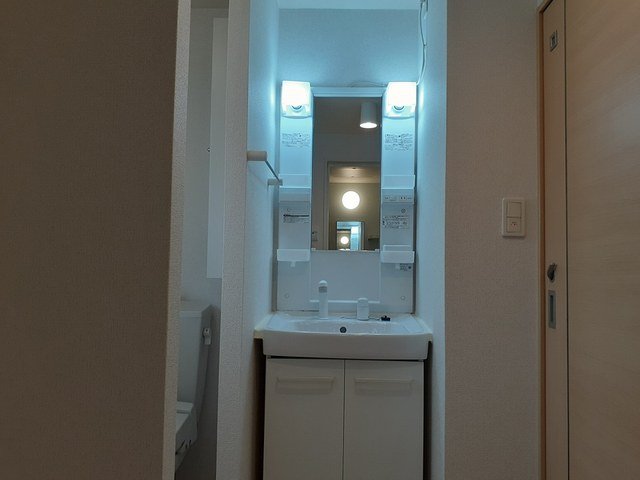 洗面設備　スペースが確保できる洗面所です