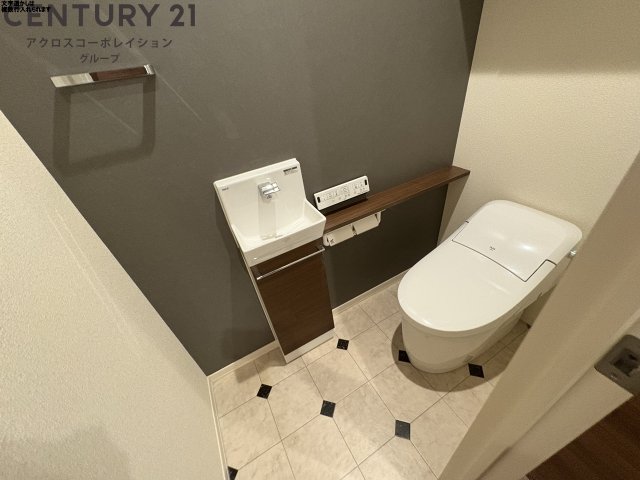 トイレ　温水洗浄便座機能付き♪