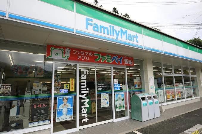 コンビニ　ファミリーマート 山下通店（コンビニ）まで398m