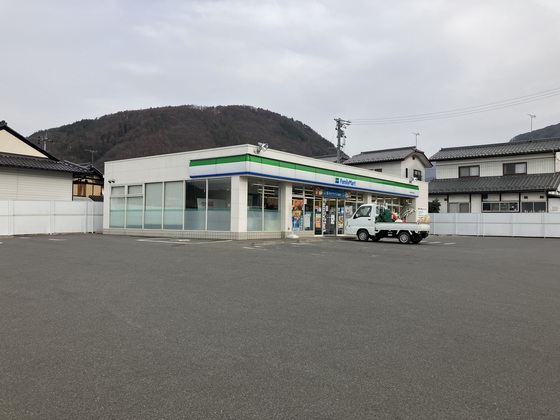 コンビニ　ファミリーマート長野松代町東条店（コンビニ）まで1124m