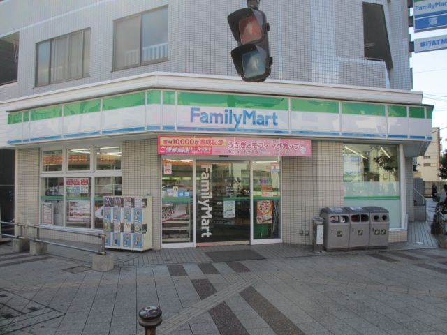 コンビニ　ファミリーマート（コンビニ）まで140m