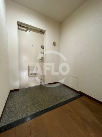 玄関　フォレスタ育和　玄関