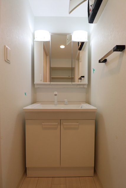 洗面設備　シャワー付き独立洗面台♪