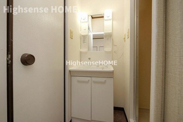 洗面設備　脱衣スペースもあります