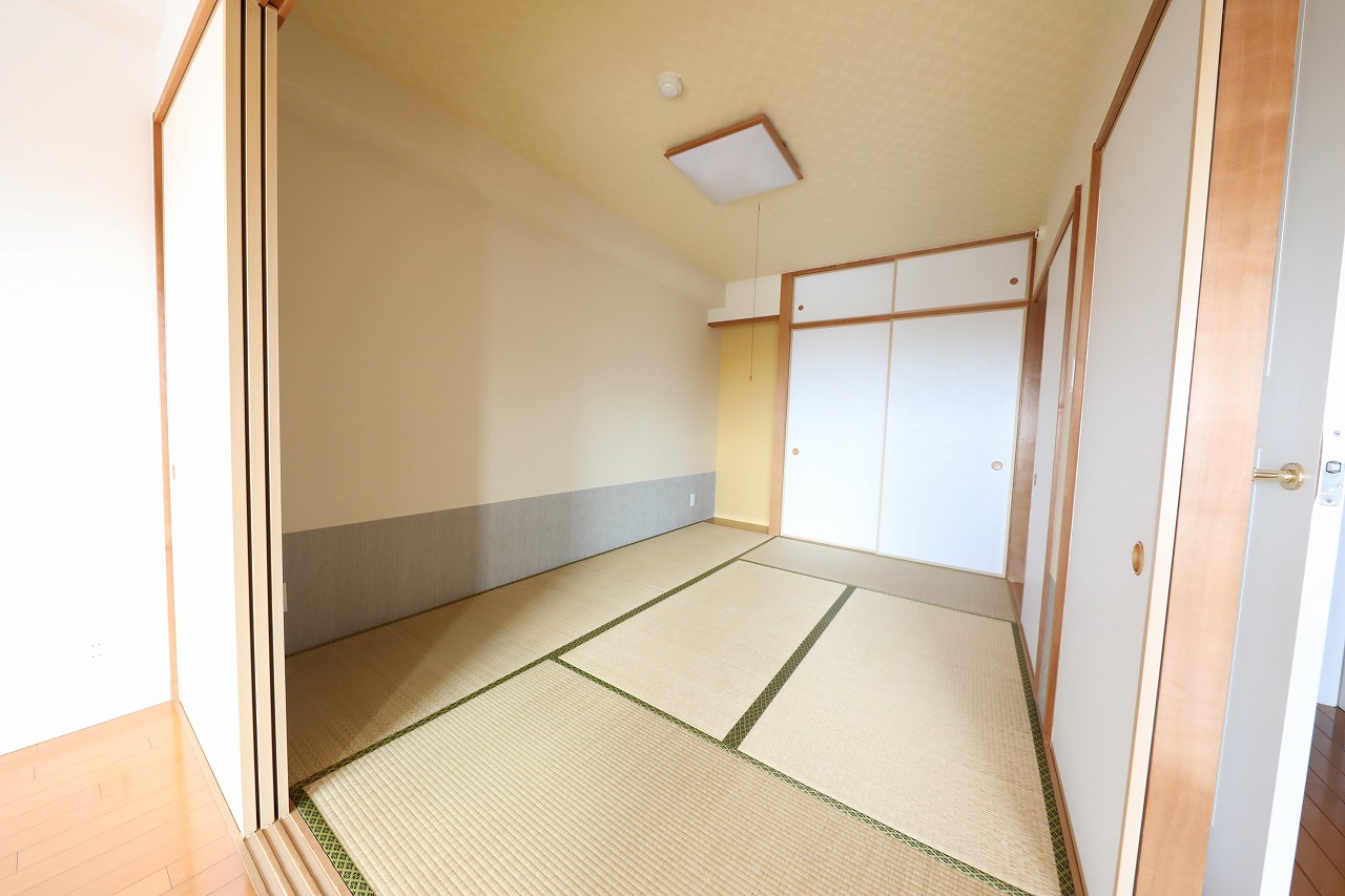 その他部屋・スペース　リビング横の和室です。約6帖です