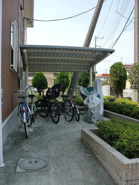 その他共有部分　屋根付の駐輪場です。
