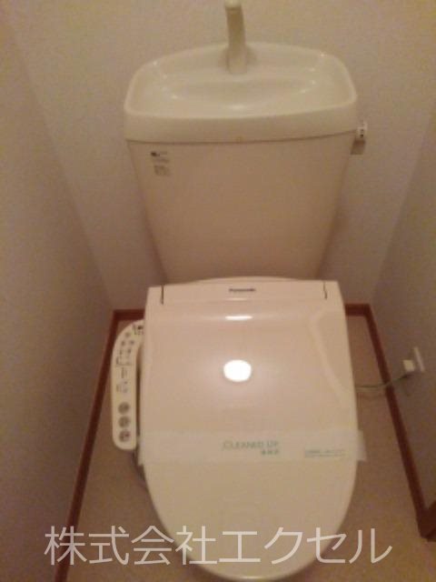 トイレ　ウォシュレット完備です。
