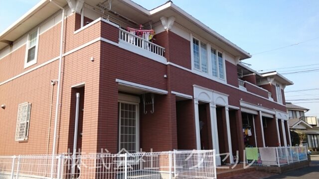 建物外観　レンガ風のオシャレな建物です。