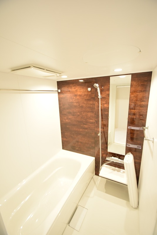 バス・シャワールーム　一坪風呂でゆったり入浴出来ます