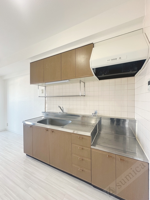 キッチン　２口の大きいガスコンロも設置できるキッチンです♪♪