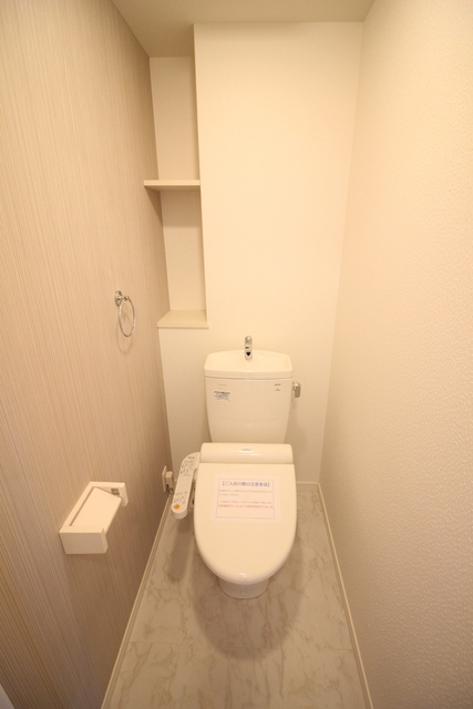 トイレ　温水洗浄便座付き♪