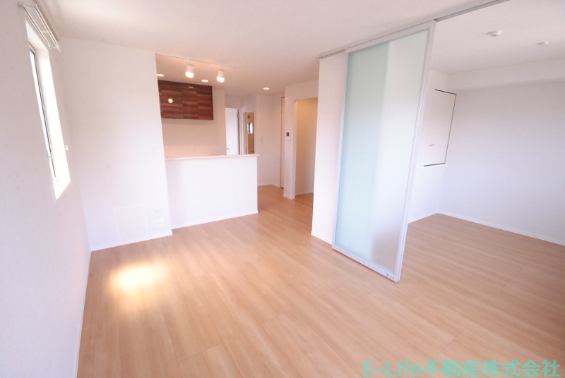 駐車場　リビング