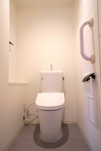 トイレ　※写真は同タイプ住戸です。