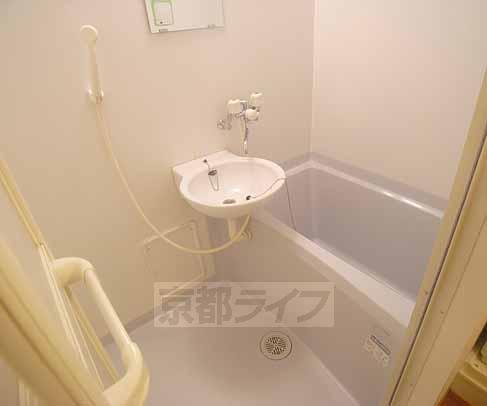 バス・シャワールーム　洗面所もあるお風呂・