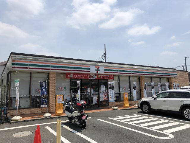 コンビニ　セブンイレブン（コンビニ）まで390m