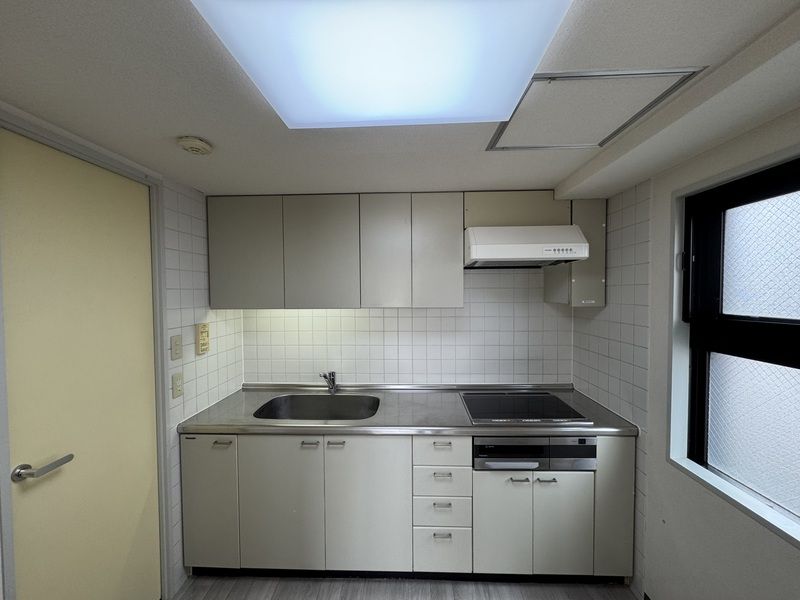 キッチン　3口IHキッチンです