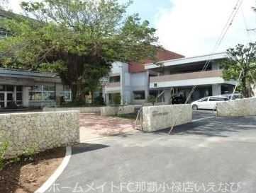 小学校　沖縄市立美里小学校（小学校）まで816m