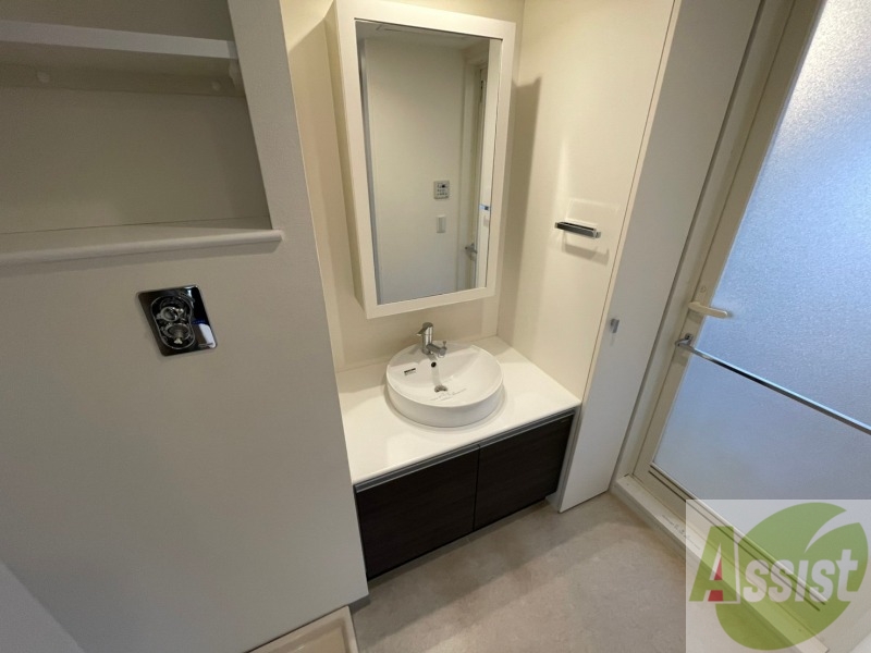 洗面設備　シャンプードレッサー。身支度はここでばっちり。