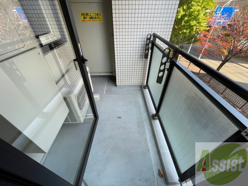 バルコニー　こちらはバルコニー。洗濯物が干せるようになっています。