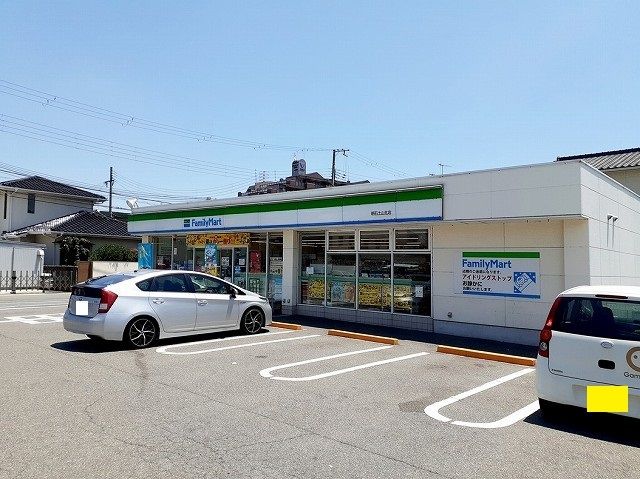 コンビニ　ファミリーマート明石土山北店（コンビニ）まで700m