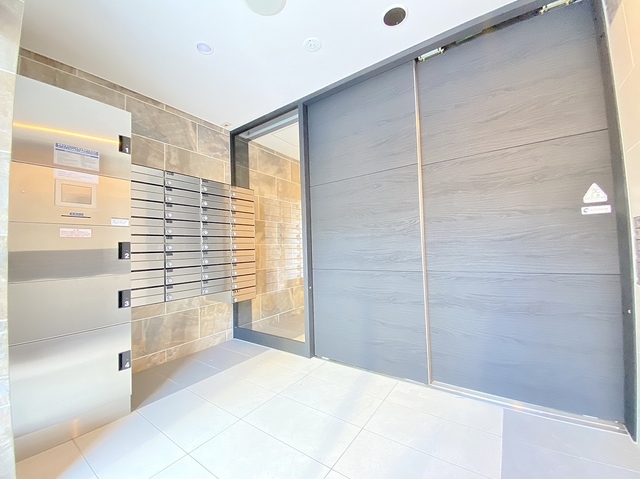 エントランス　オートロック・宅配ＢＯＸ・防犯カメラ