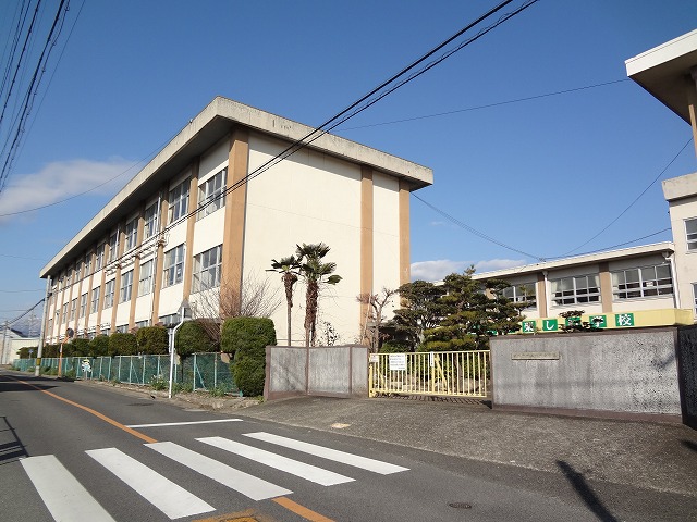 小学校　四日市市立 神前小学校（小学校）まで969m