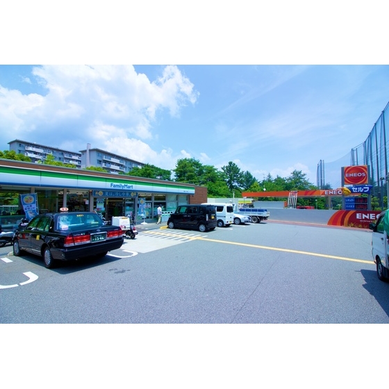 コンビニ　ファミリーマート逆瀬台一丁目店（コンビニ）まで400m