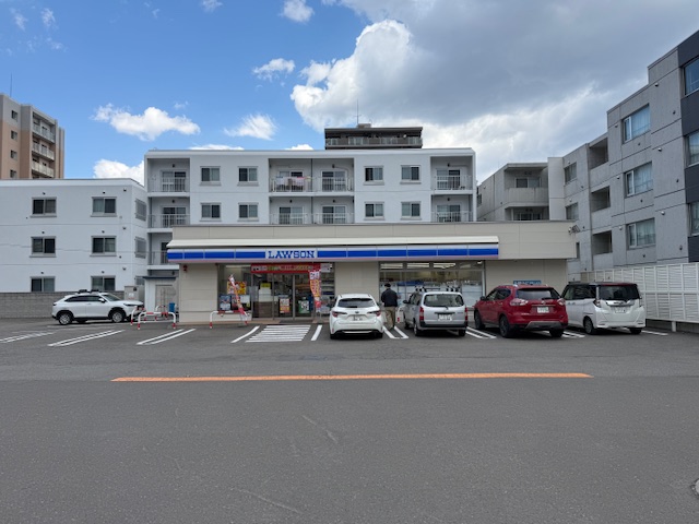 コンビニ　ローソン札幌北3条西二十丁目店（コンビニ）まで140m