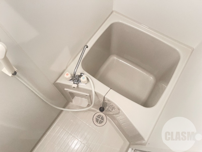 バス・シャワールーム　キレイにリフォームされています♪