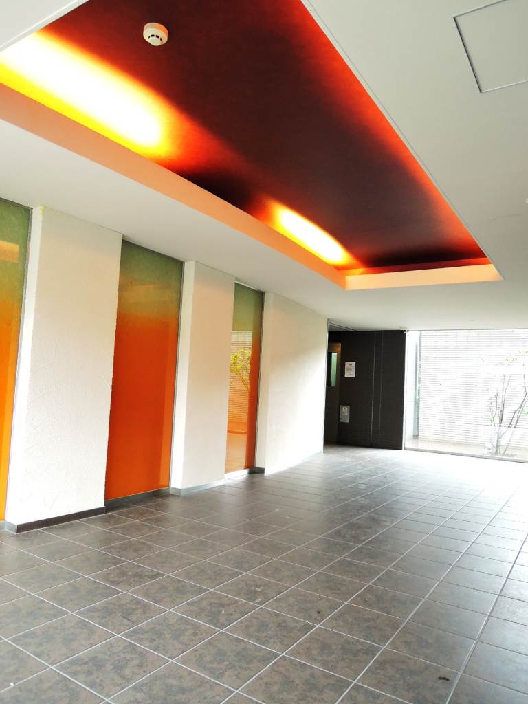 ロビー　防犯カメラ完備