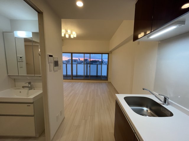 キッチン　写真は、他部屋の反転間取りです。(現況優先)