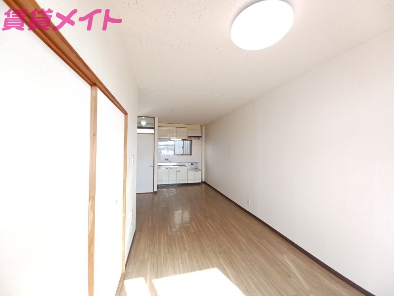 居室・リビング　同物件別部屋反転タイプ