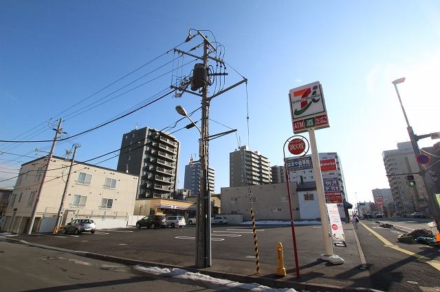 コンビニ　セブンイレブン札幌月寒中央通4丁目店（コンビニ）まで408m