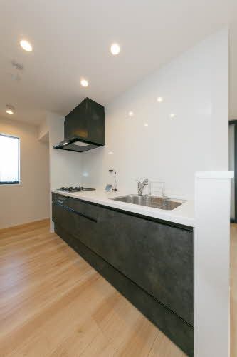 キッチン　ガスコンロ３口ついたシステムキッチンです。