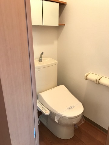 トイレ　嬉しい温水洗浄便座付き♪