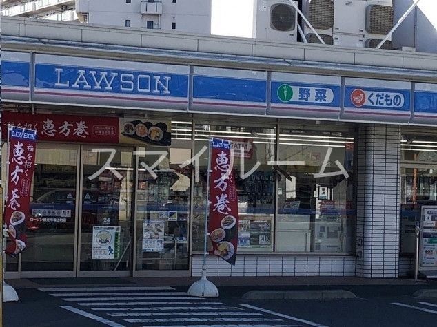 コンビニ　ローソン鶴見市場上町店（コンビニ）まで810m