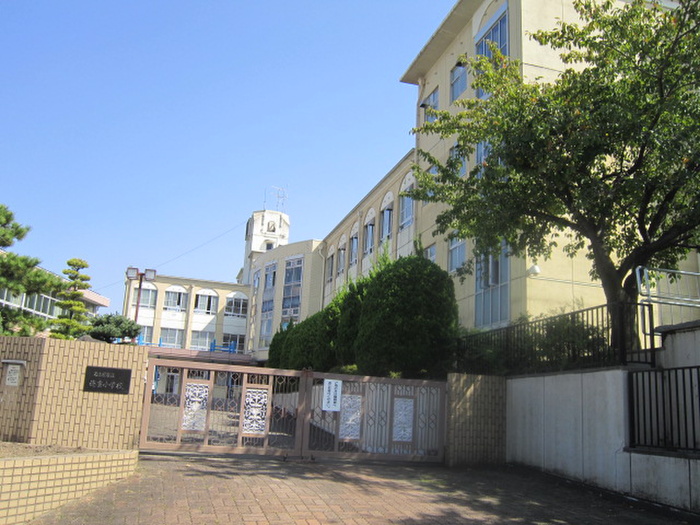小学校　徳重小学校（小学校）まで750m