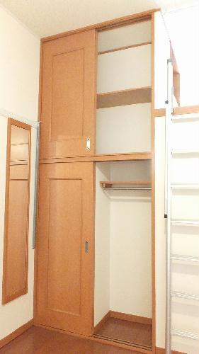 収納　クローゼット付き