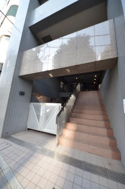 エントランス　★共用部分もきちんと管理されています★