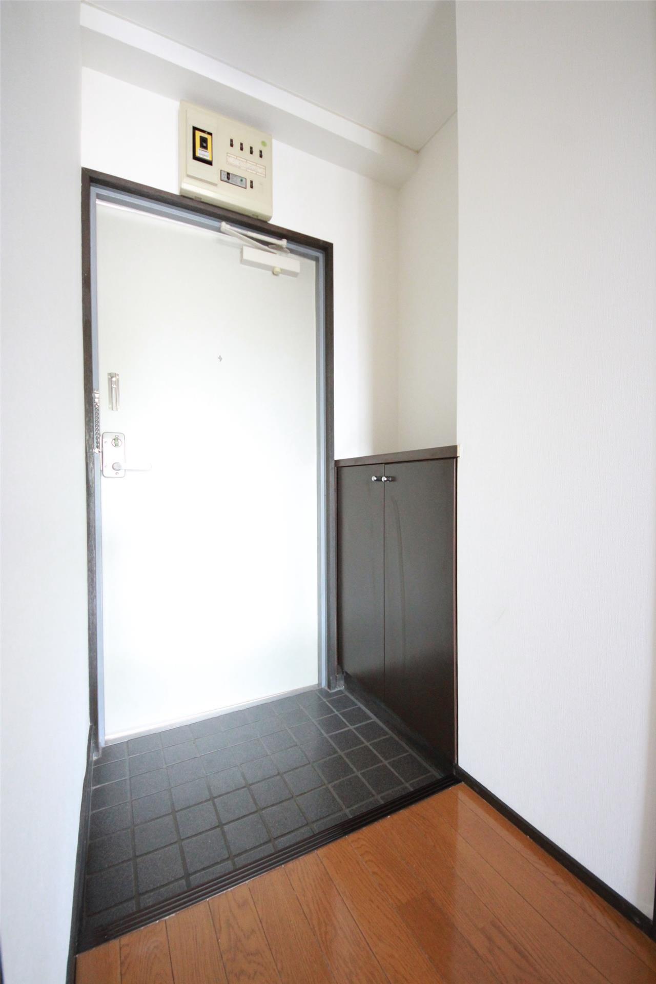 玄関　シューズボックス付きの玄関です