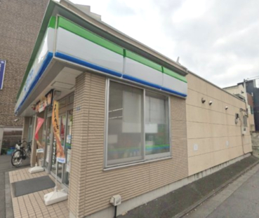 コンビニ　ファミリーマート川崎大師駅前二丁目店（コンビニ）まで137m