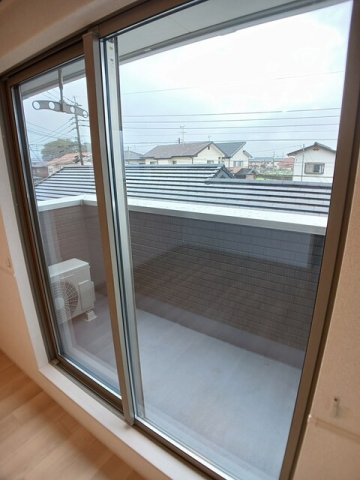 バルコニー　陽当たり良好なバルコニーです