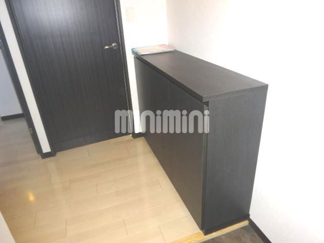 玄関　玄関スペースに下駄箱あります